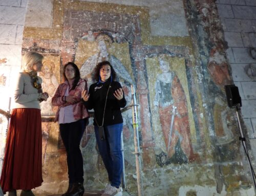 Los frescos de la Iglesia de Santiago de Llerena de interés y restauración para la Consejera de Cultura